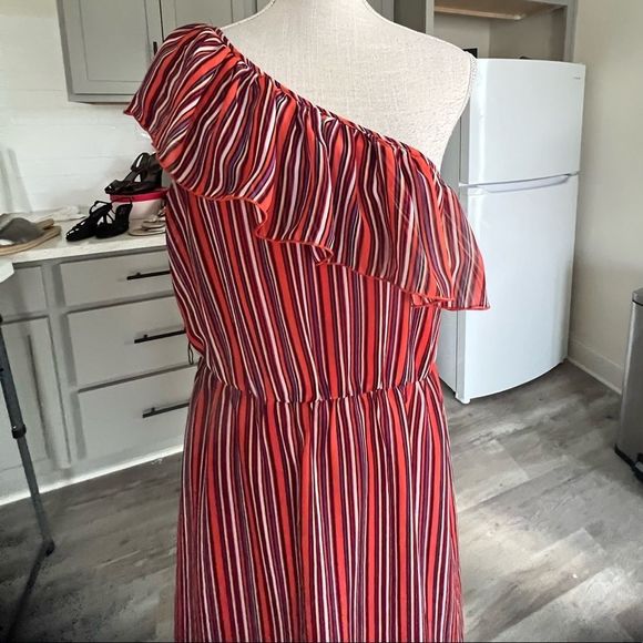 Bisou Bisou One Shoulder Striped Dress Fully Lined Ruffled Bodice Size 10 - Picture 4 of 9